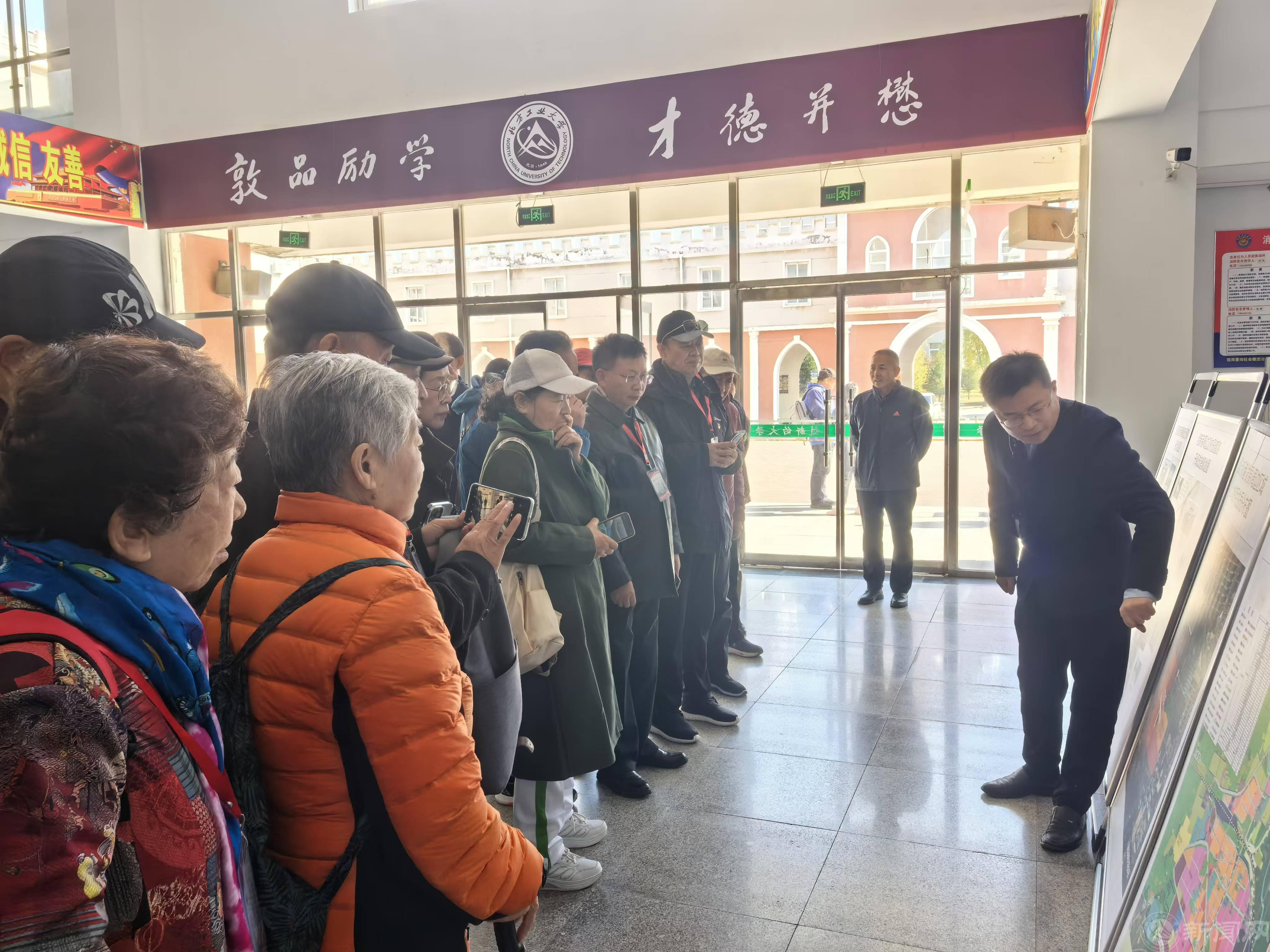 8參觀延慶創新港,仝西川講解.jpg 8參觀延慶創新港,仝西川講解.jpg